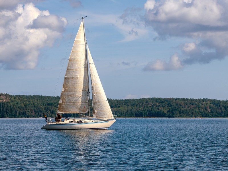 Żeglarstwo rekreacyjne dla początkujących – od czego zacząć?