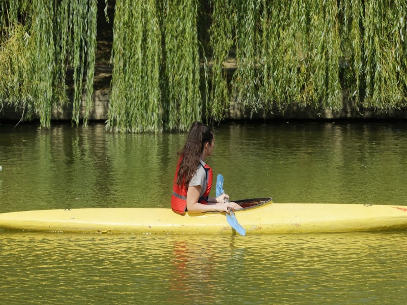 jak przygotować się na spływ kajakiem – co zabrać?