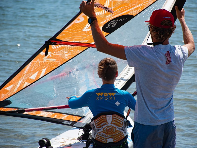 błędy podczas nauki na desce windsurfingowej – brak instruktora