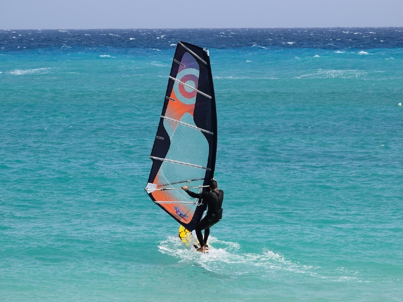 windsurfing a kitesurfing – różnice