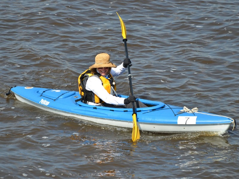 jak wsiadać do kajaka jednoosobowego?