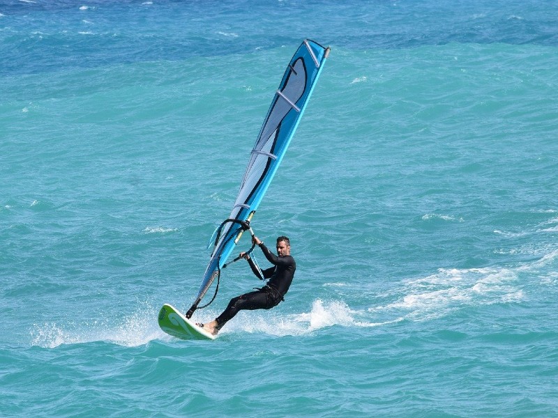 na czym polega windsurfing freeride?