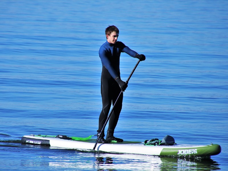jak ubrać się na SUP jesienią