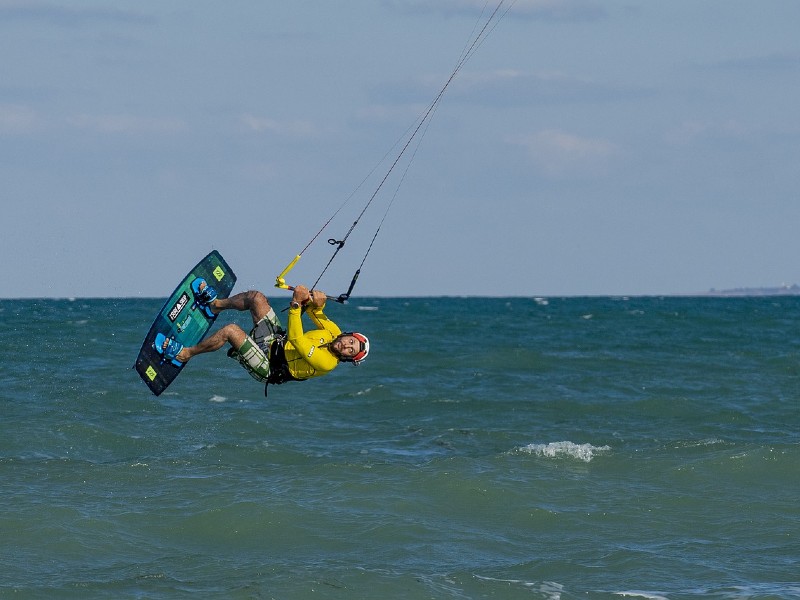 kontuzje w kitesurfingu – kiedy się pojawiają?