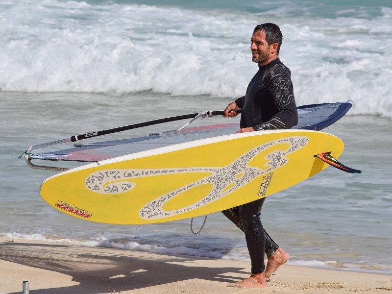 jak zostać instruktorem windsurfingu – czy trzeba mieć uprawnienia?