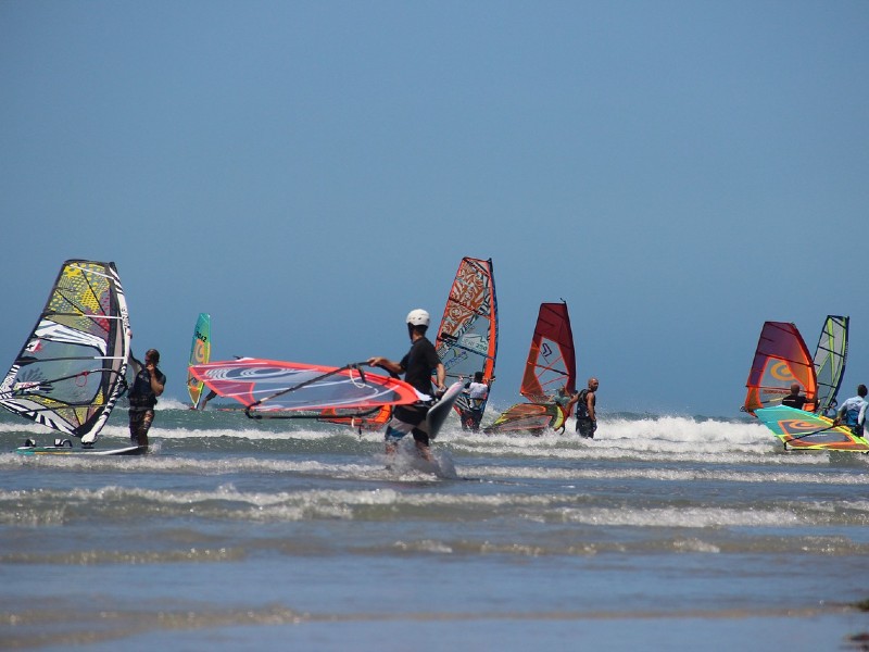 jak zostać instruktorem windsurfingu – wymagany sprzęt